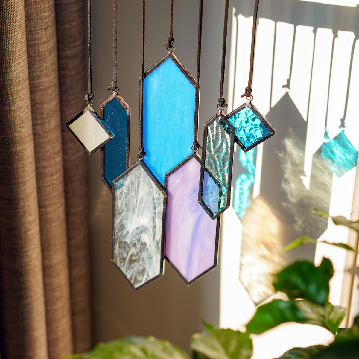 HDCRYSTALGIFTS stained glass medium panel adds color to porch or living space