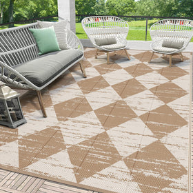 HEBE checkered outdoor rug top view, defines a welcoming patio space