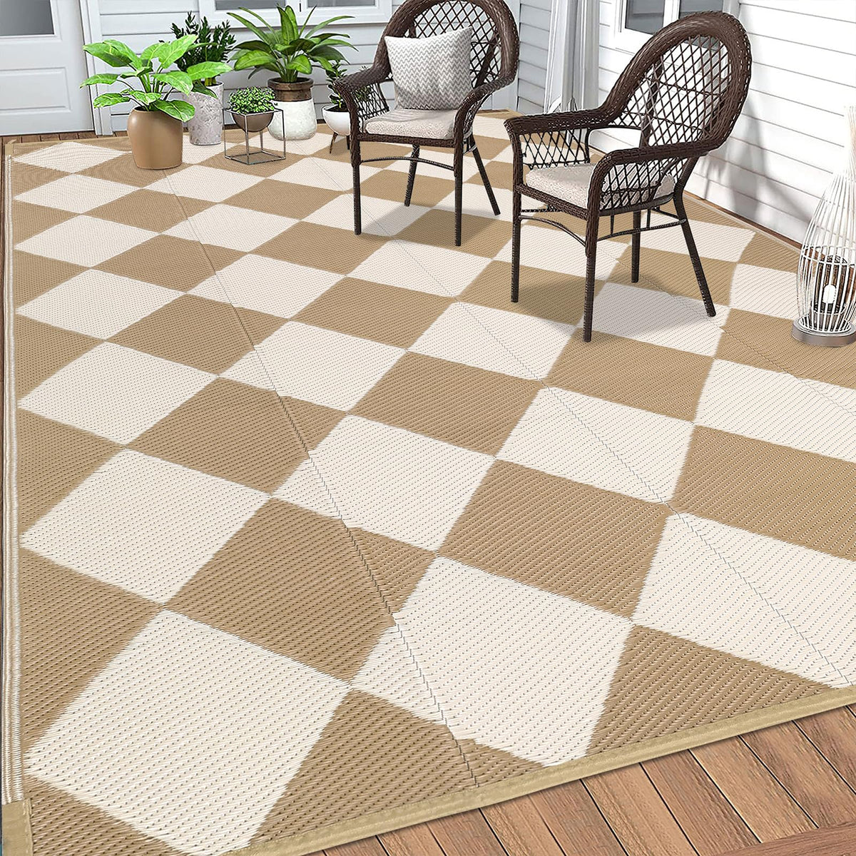 HEBE Outdoor Garden Mat suitable for porch, balcony, and backyard spaces.