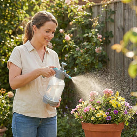 hewewor 70oz sprayer adjustable nozzle from mist to stream for versatility