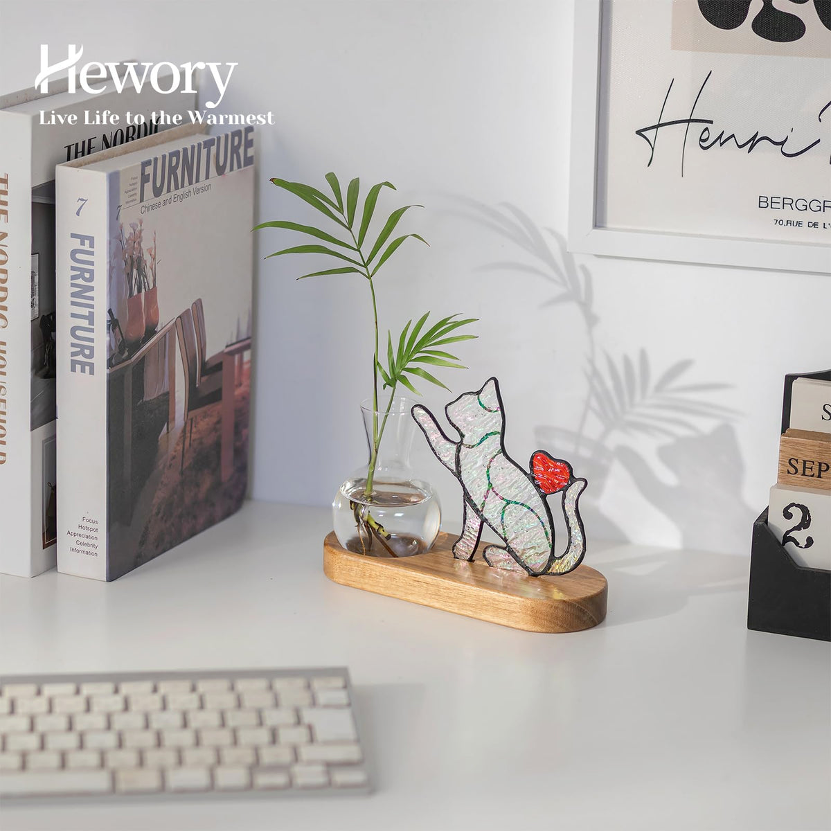 Hewory desktop cat planter bathed in sunlight reveals shimmering color