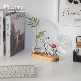 Hewory desktop cat planter bathed in sunlight reveals shimmering color