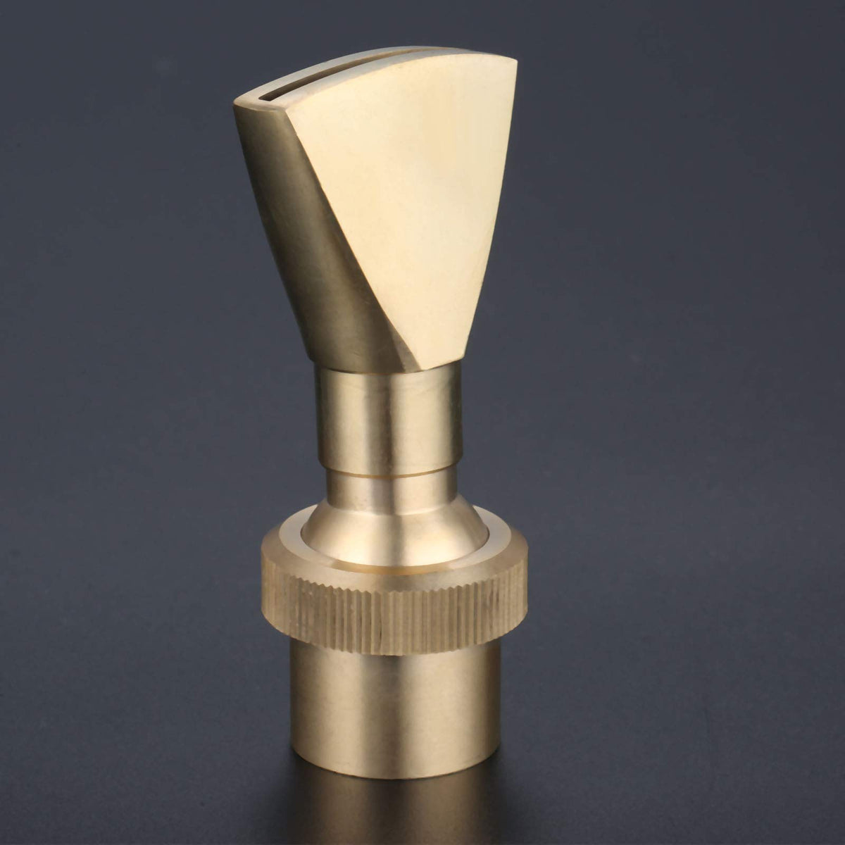 Hicello brass DN20 nozzle installation image suggests simple setup.