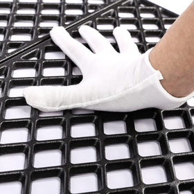 Cast-iron grate with strong heat retention for even cooking
