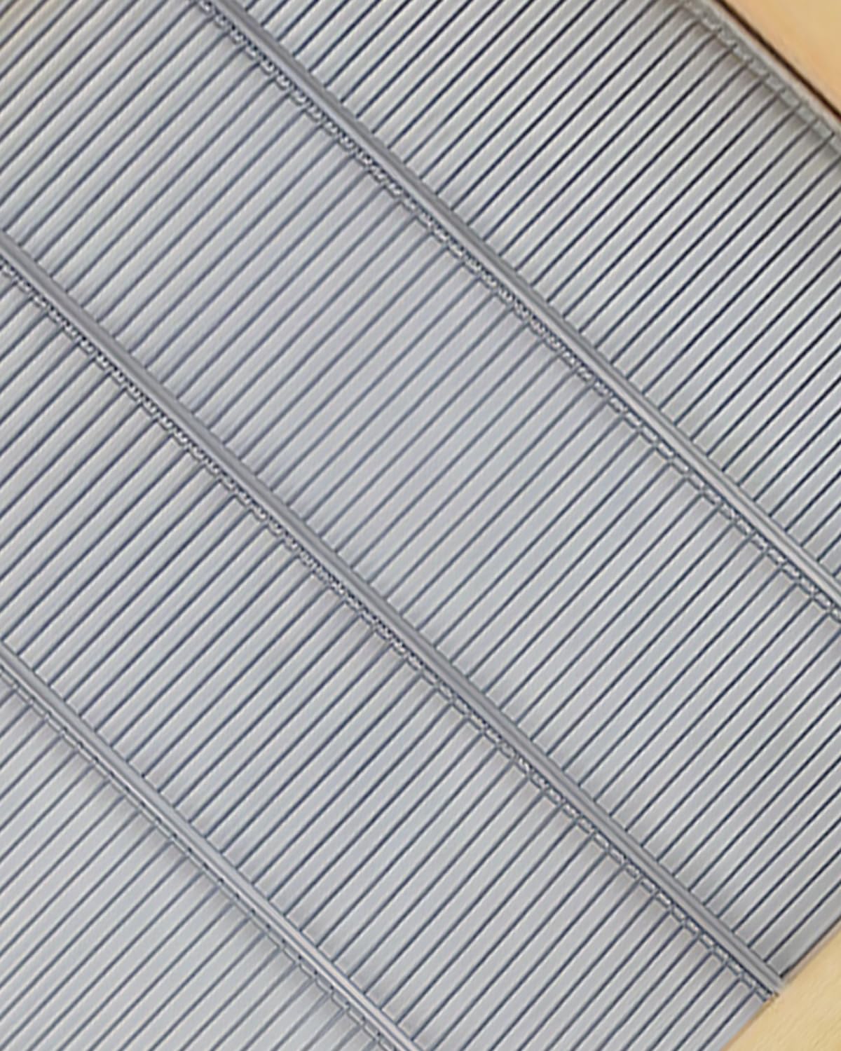 HiveSweet 10-frame compatible excluder simplifies brood management.