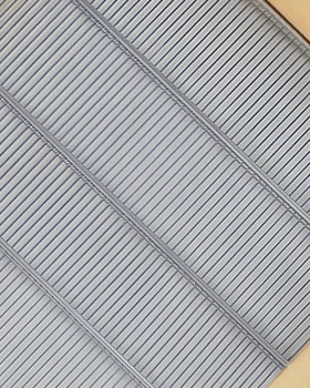 HiveSweet 10-frame compatible excluder simplifies brood management.