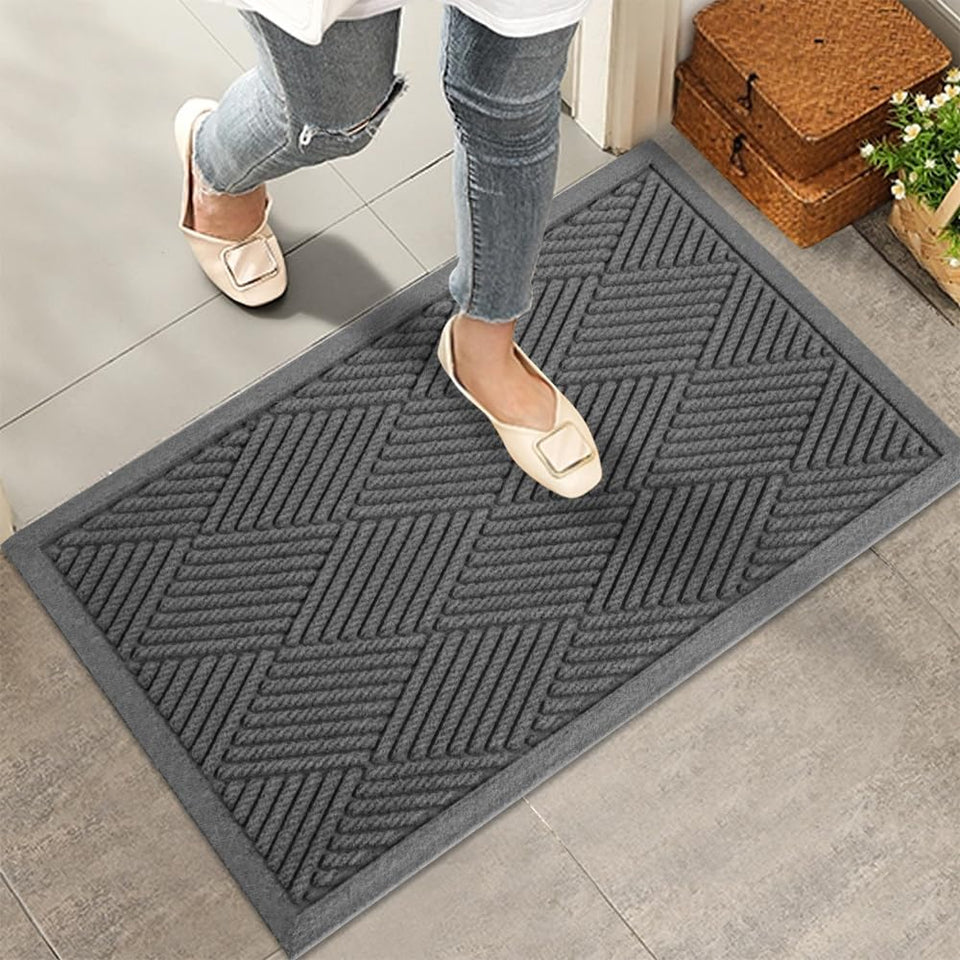 HIYARD sturdy front door mat showing absorbent surface for moisture control at entry