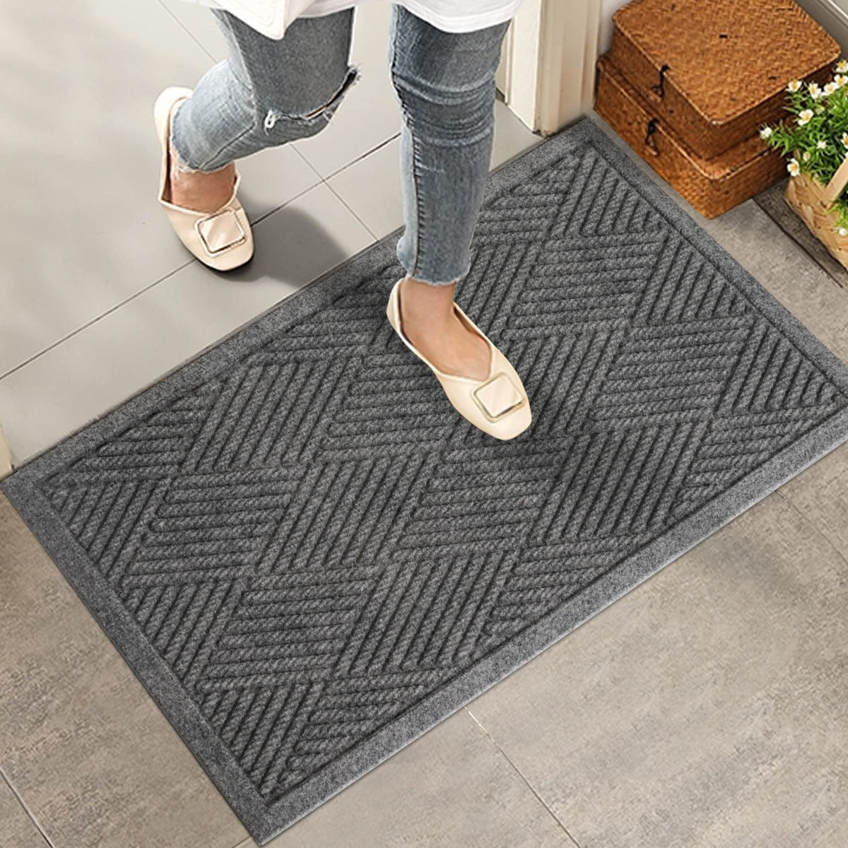 HIYARD absorbent front door mat captures moisture to keep floors dry