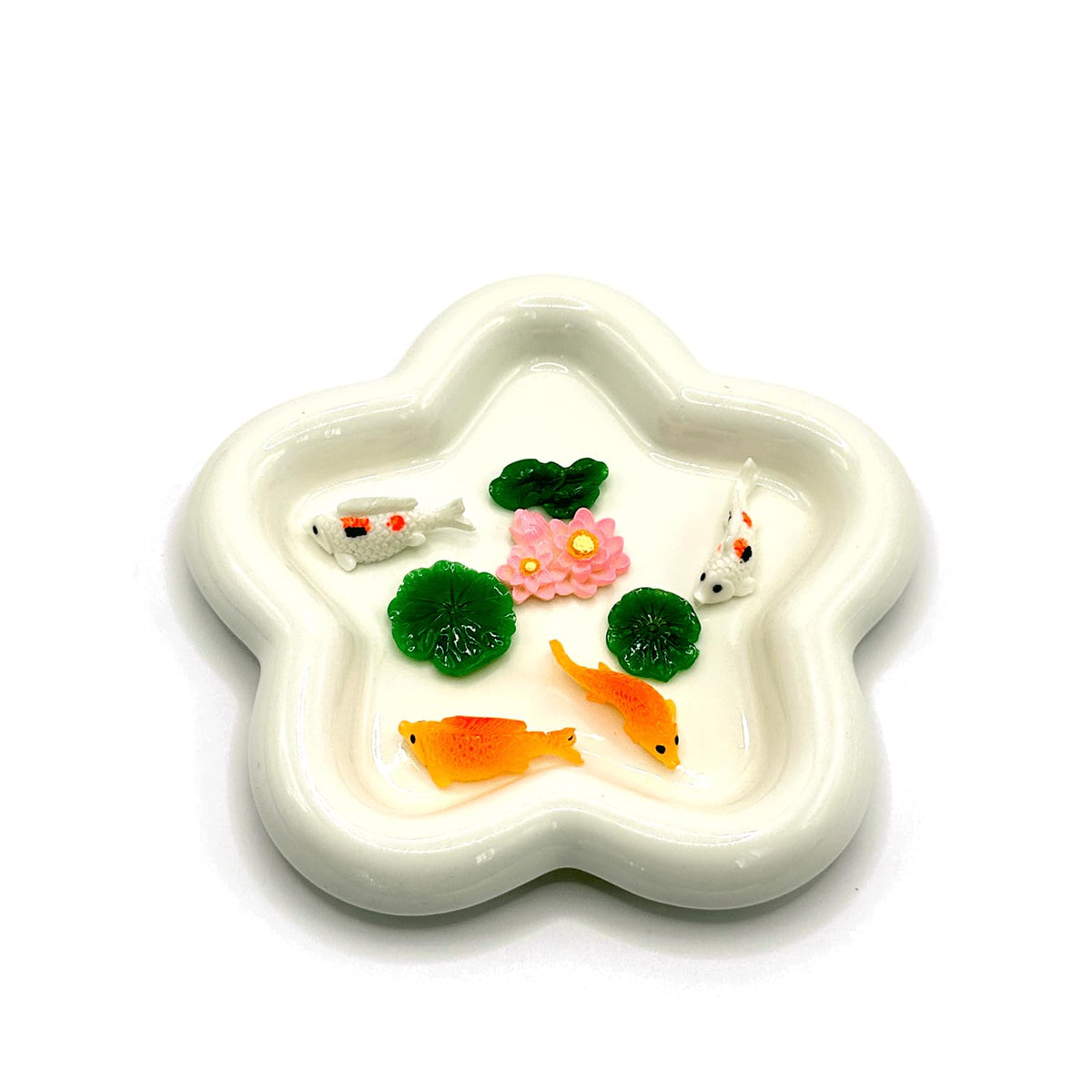 HIZEMLK white-striped koi resin figure adds contrast and charm to miniature ponds.