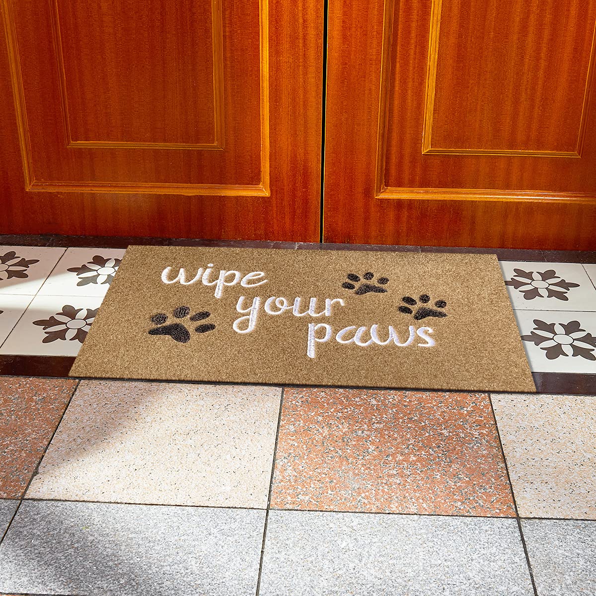 HLFMVWE rustic patterned front-door mat adds friendly curb appeal.