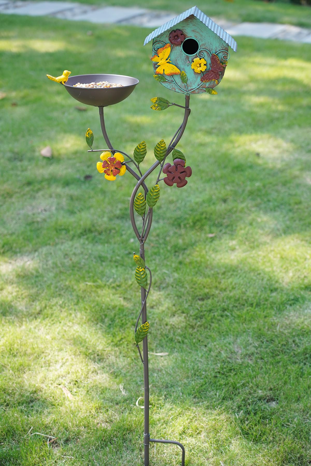 HLQMFHT sturdy metal stake maintains durability for year-round outdoor use.