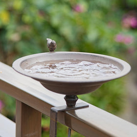 HLQMFHT iron birds on rim add decorative charm to outdoor spaces