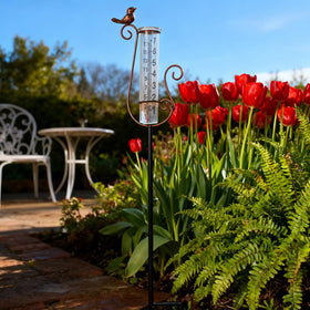 HOBYLUBY garden-decor charm plus practical rainfall measurement.