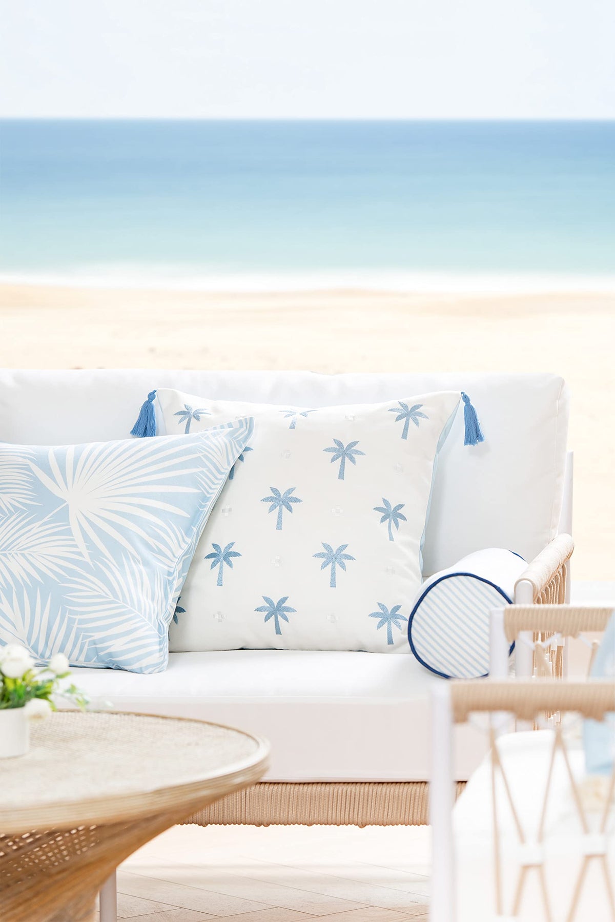Hofdeco Premium coastal Hampton pillow cover blue stripe; side view, indoor outdoor styling