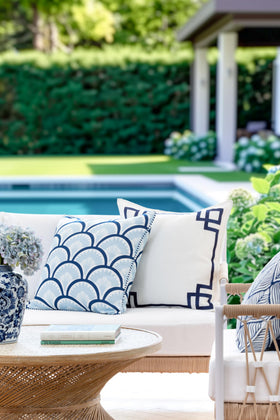 Hofdeco Premium coastal cover back navy panel for a versatile indoor-outdoor color option.