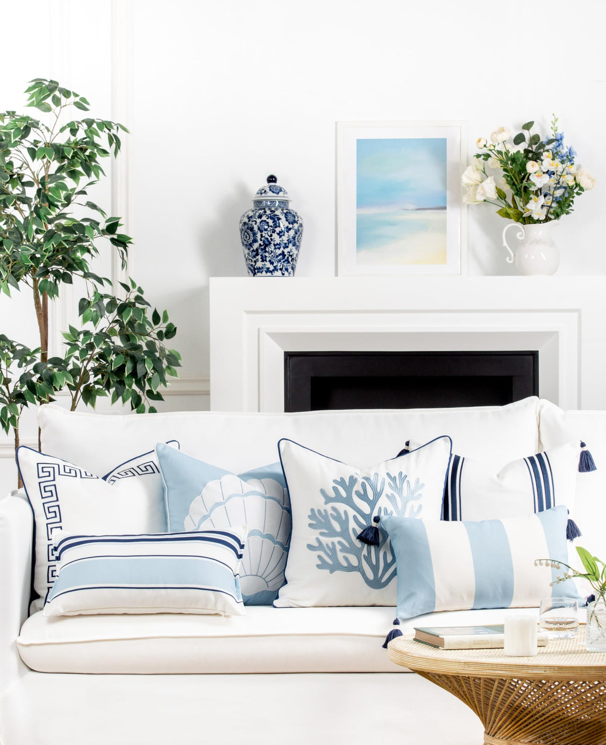 Hofdeco Premium coastal pillow cover with reversible navy back for easy styling.