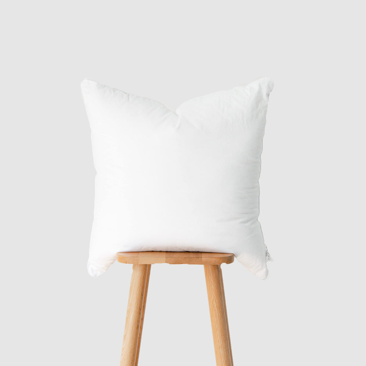 Hofdeco Premium 22x22 insert, corner-to-corner fluff for patio cushions.