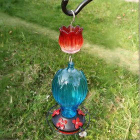 Holahoma easy-hang design enables quick setup on feeders.