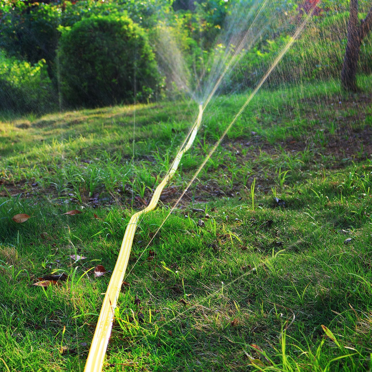 Holldoor rust-resistant stakes keep the hose in place.