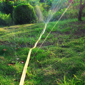 Holldoor rust-resistant stakes keep the hose in place.