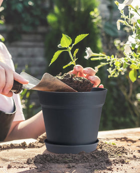 Homenote durable plastic planter for indoor outdoor use