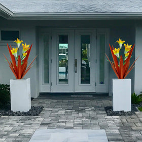 Homight ground insert keeps the sculpture stable on lawns.