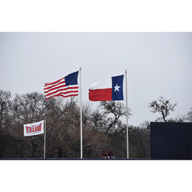 Homissor 210D nylon flag fabric resists fading in outdoor use.