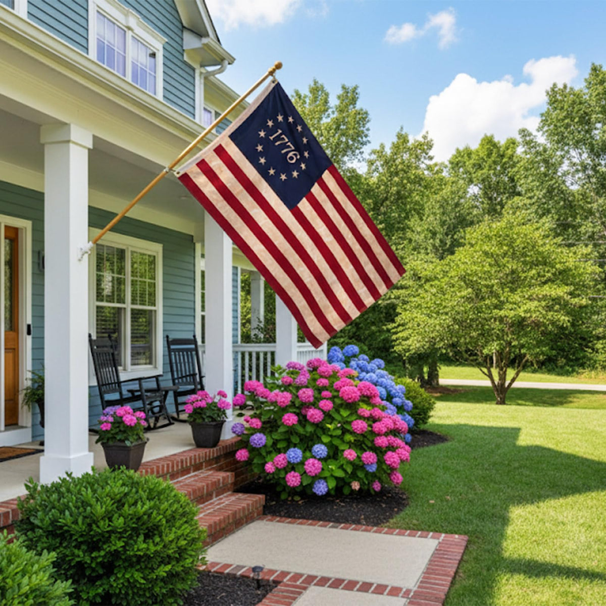 Reinforced edges on the Homissor Betsy Ross flag for long-lasting outdoor display.