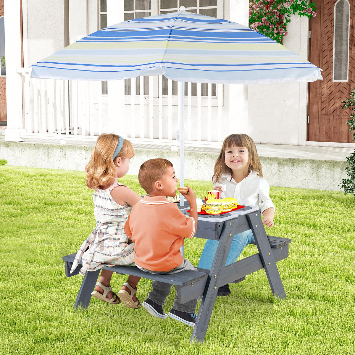 Honey Joy removable boxes enable sand and water play options.