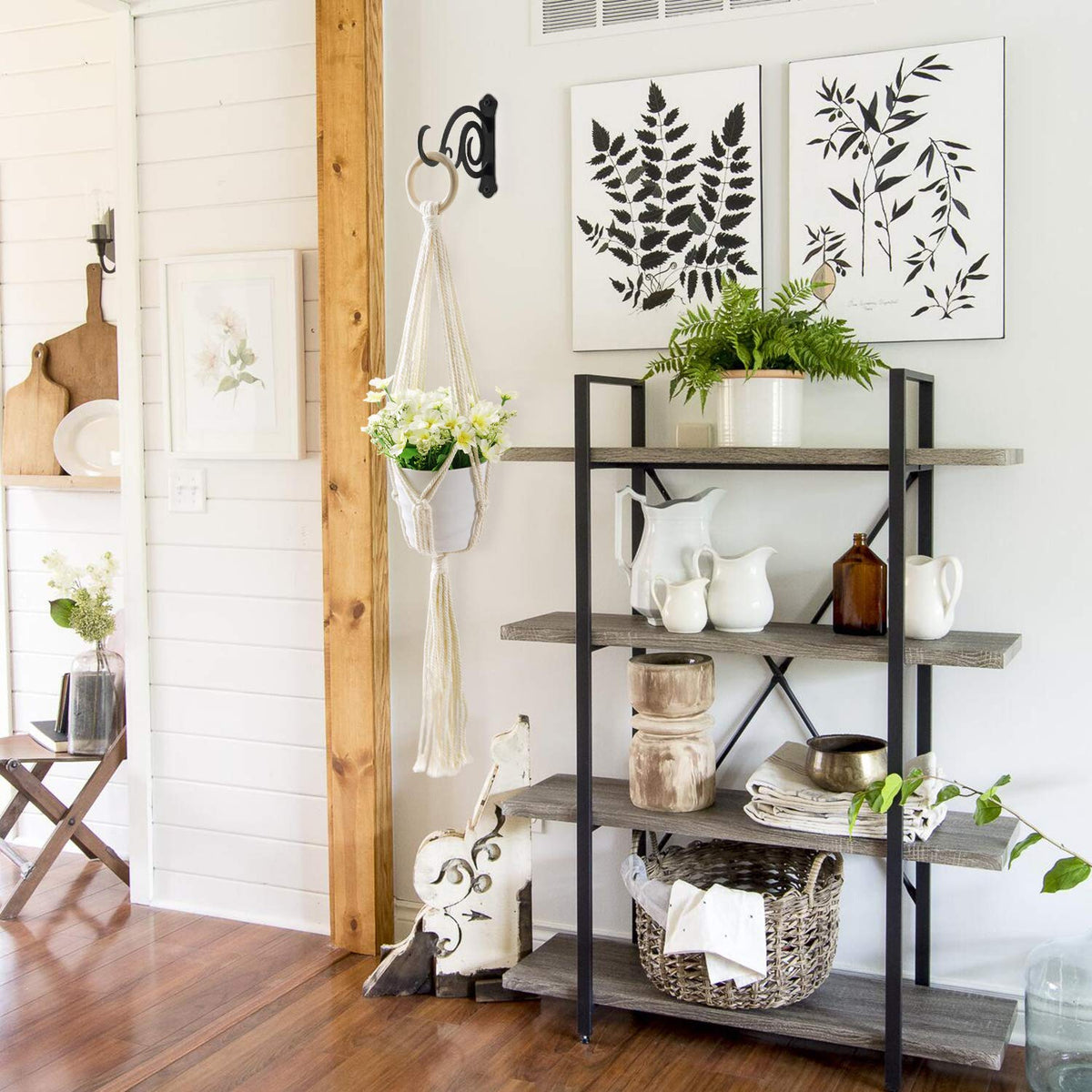 HongKim candle holder hanger adds porch ambiance with reliable support