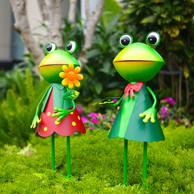 HONGLAND frog statue features lifelike details for yard charm.