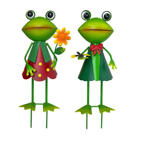 HONGLAND hand-crafted frog decor stands up to outdoor weather.