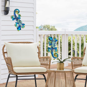 HONGLAND Two-way hook design lets you hang gecko art in portrait or landscape.