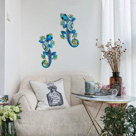 HONGLAND Rust-prevention finish keeps outdoor gecko art looking vibrant.
