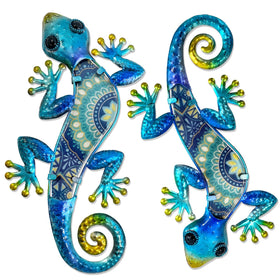 HONGLAND Gecko wall art set of 2 adds outdoor charm with durable metal and 12-inch size.