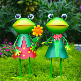 HONGLAND metal frog decor adds life to patios and flower beds.