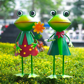 HONGLAND outdoor frog figurine makes a thoughtful gift for gardeners.
