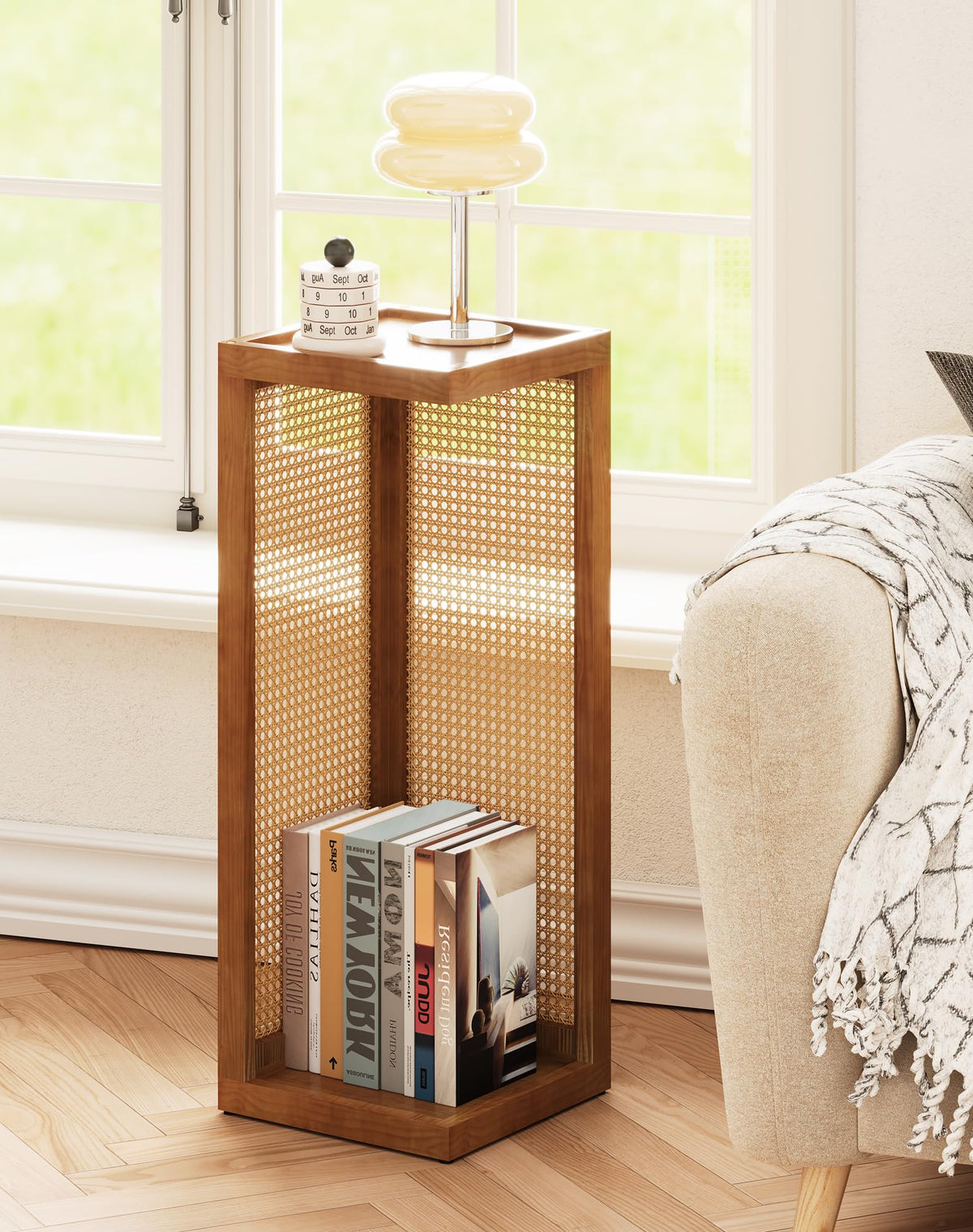 Hongsane plant stand design is easy to clean and maintain.