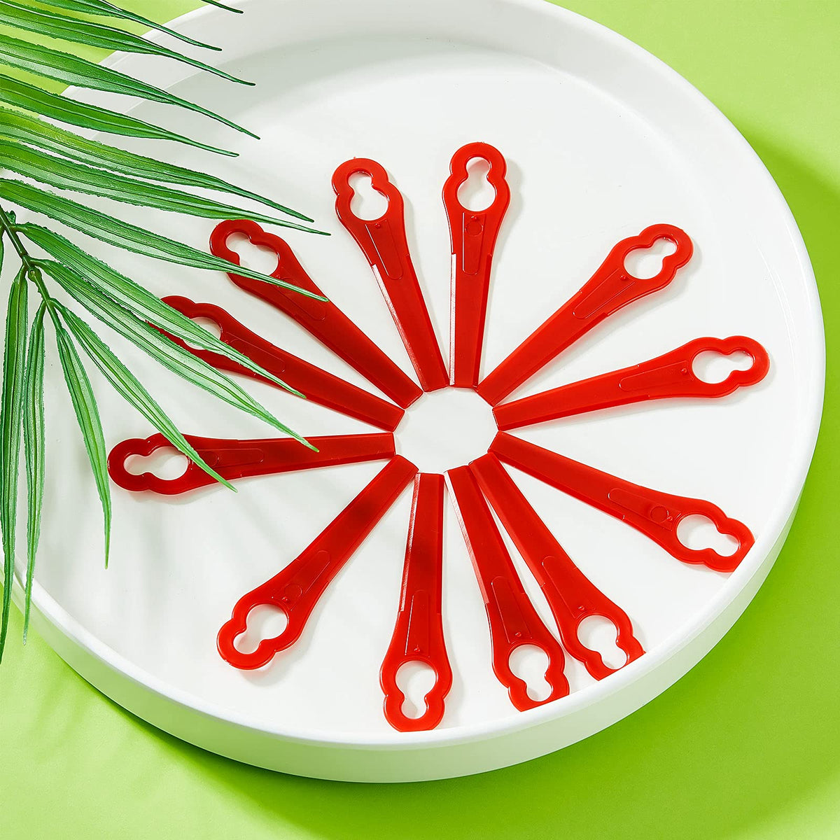 Spare blades packaging supports organized storage and ready use.