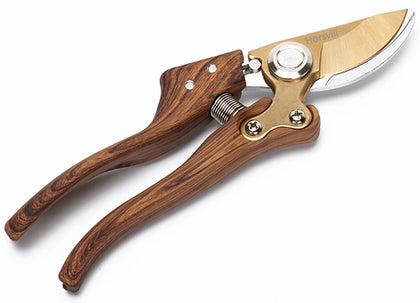 Horsvill Garden Shears blade closeup showing precision for fine stems