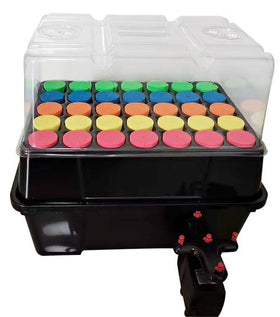HORTIPOTS aeroponic cloner 35-site lid promotes airflow and cooling.