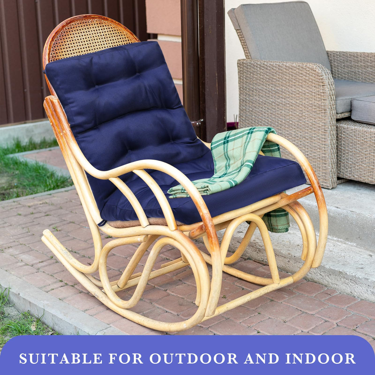 Hoteam quick-drying polyester and nylon cushions resist fading for long-lasting color.