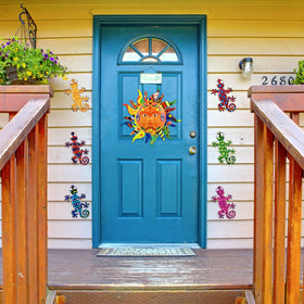 Hotop gecko violet piece creates eye-catching indoor accents