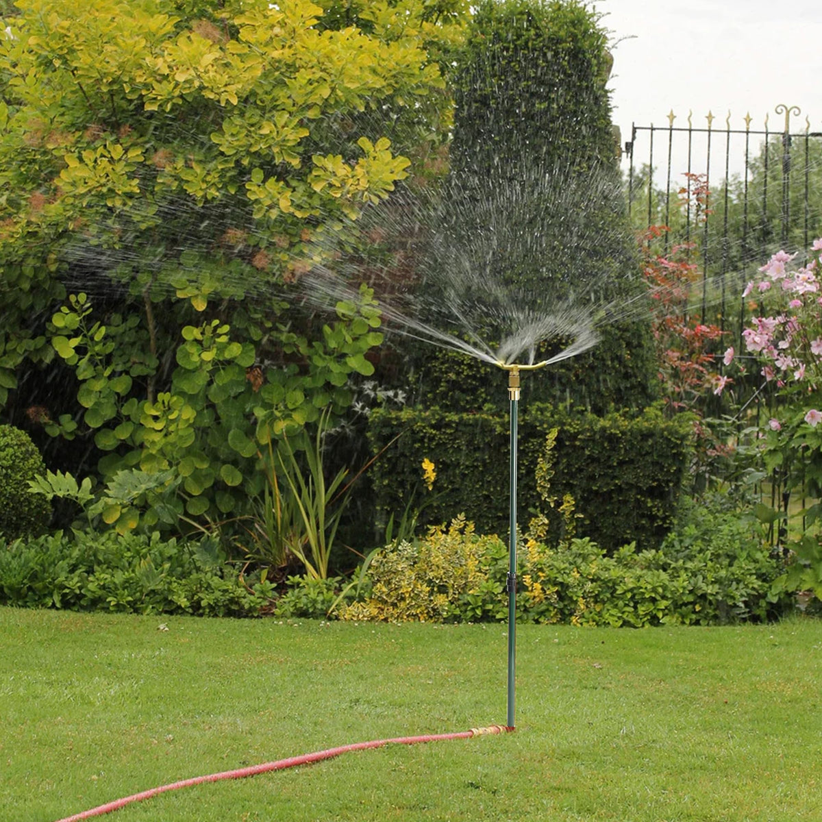 Hourleey 360-degree rotation provides comprehensive lawn coverage.