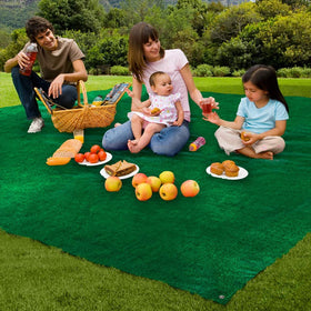 Easy hose-down cleaning of the House, Home and More turf rug in green