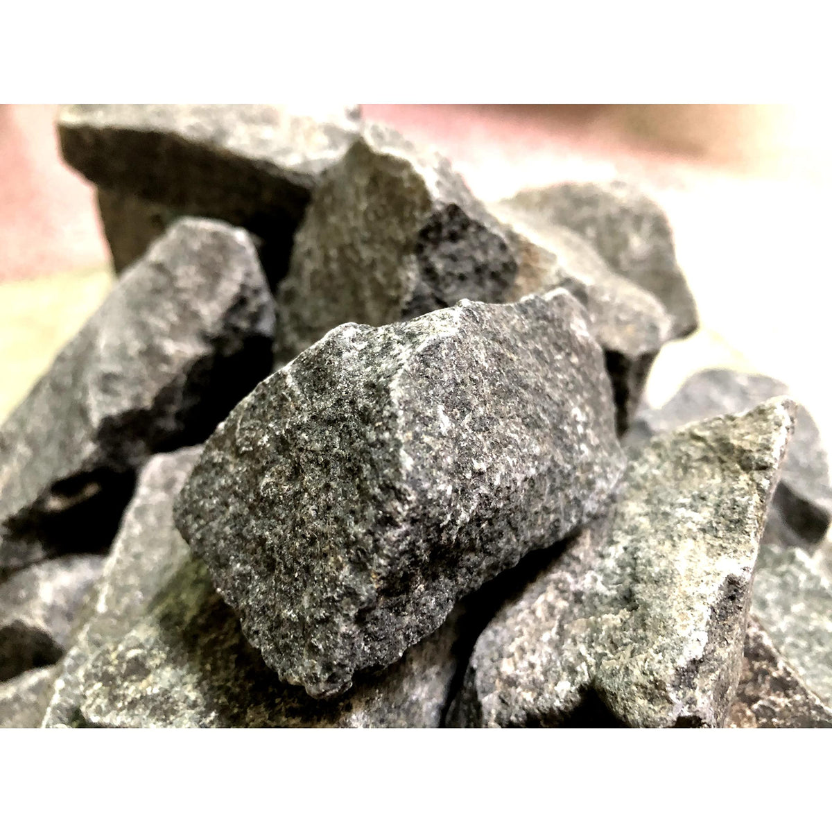 HOUSYLOVE stones should be washed before use to ensure clean steam.