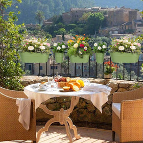 HowRU rust-resistant metal construction supports outdoor use and long-lasting beauty.