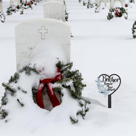 HPMAISON heartfelt remembrance ornament marks memory outdoors