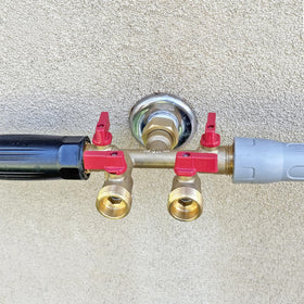 HQMPC four-outlet manifold designed for tight spaces with swinging female connector
