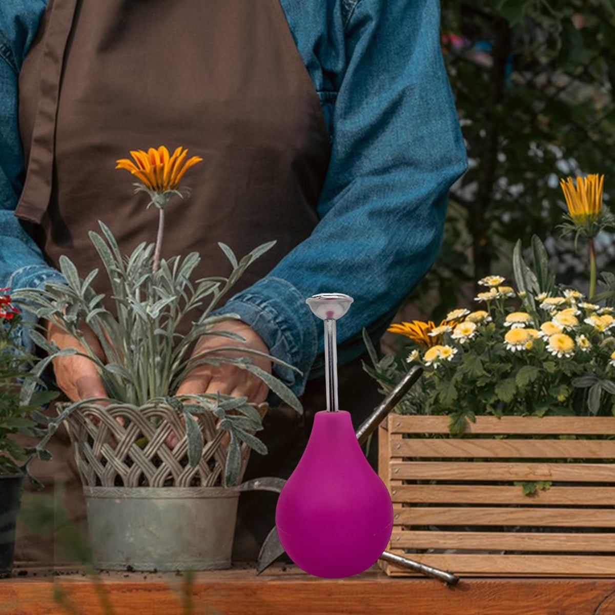 Huaerle portable wet felting tool is compact for on-the-go crafting.
